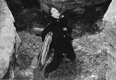 Christopher Lee dying once more, in Hammer's Dracula Has Risen From The Grave